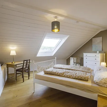 Happy Hugle Haus *